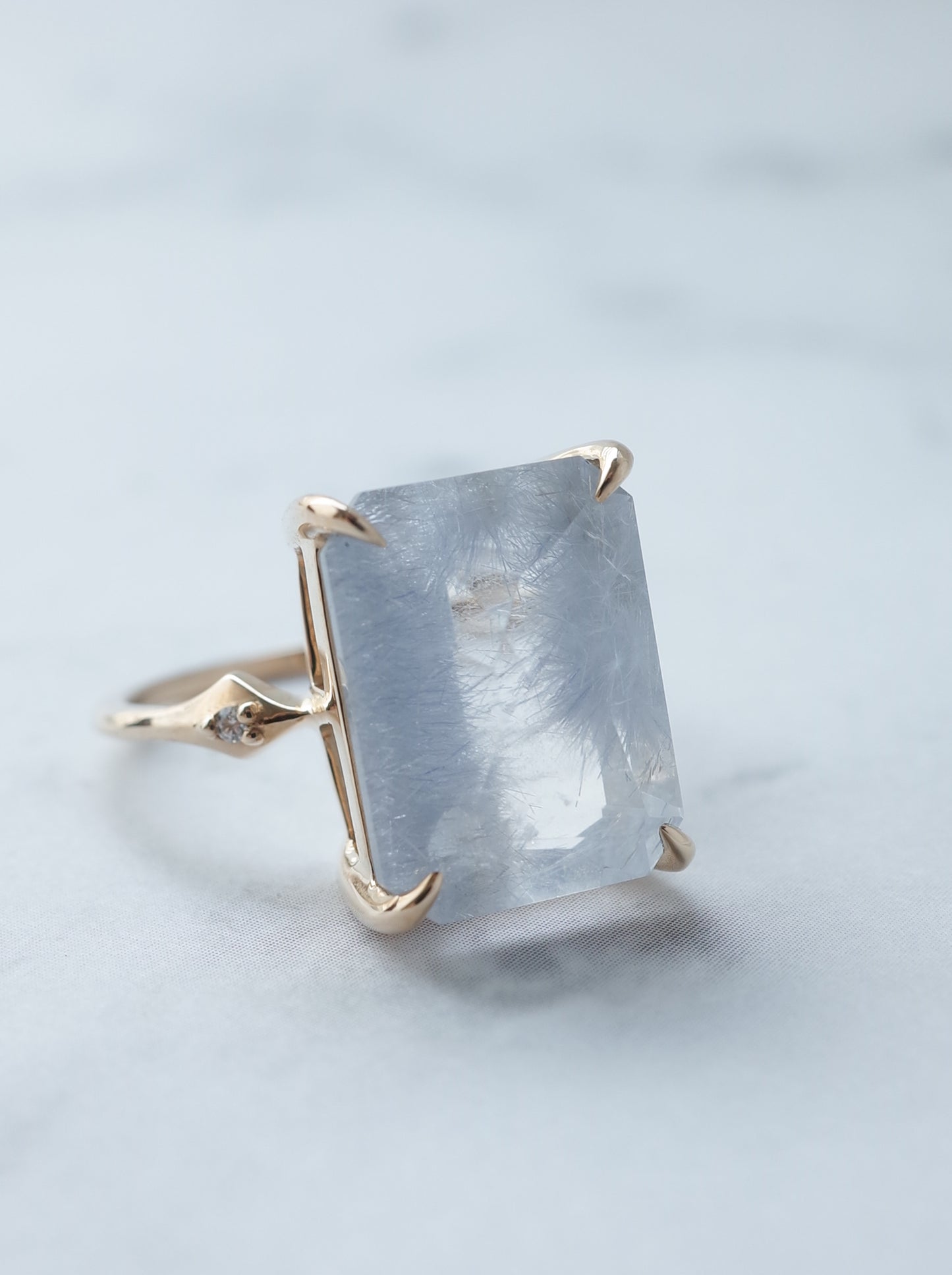 Dumorutierite in Quartz Ring cut by CANNA -2