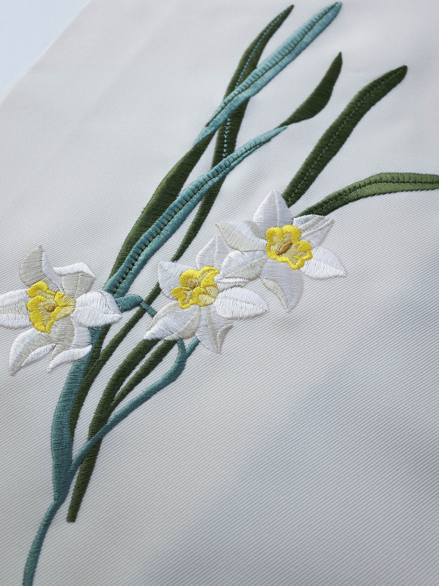 DAFFODIL stud earrings  Single - L