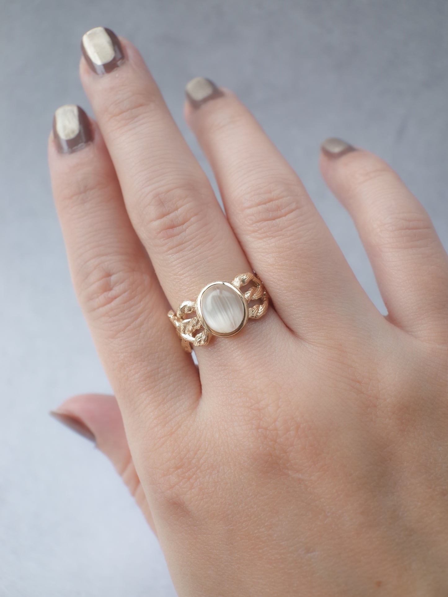 Cat`s Eye Topaz ARAN Ring - Scalloped 8