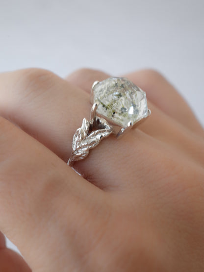 Epidote in Quartz Ring  / cut by CANNA