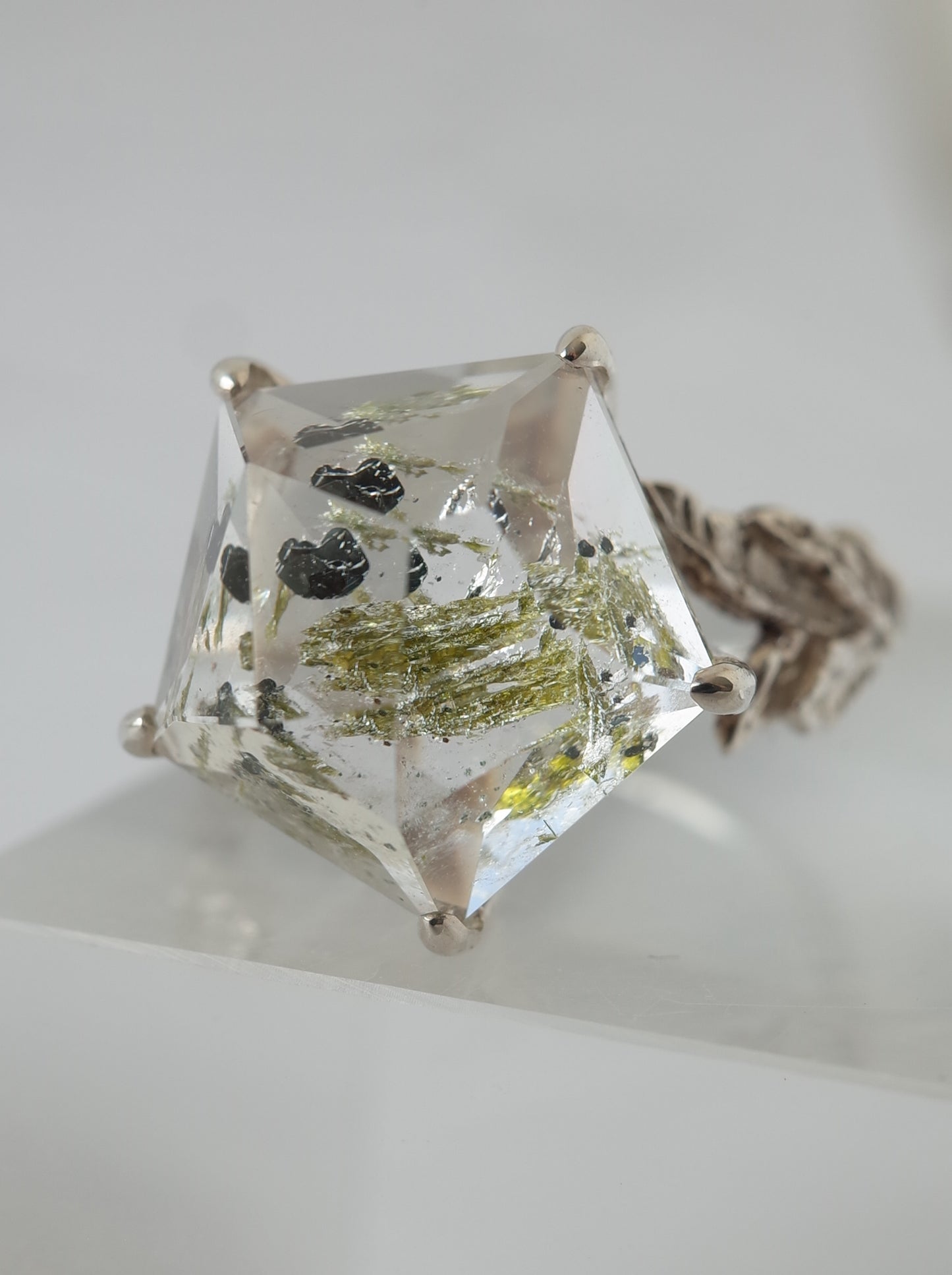 Epidote in Quartz Ring  / cut by CANNA