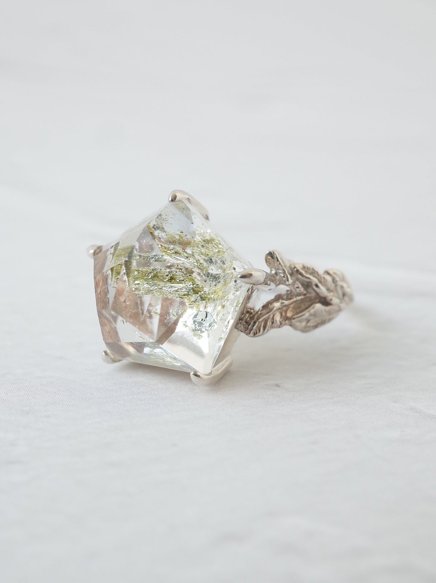 Epidote in Quartz Ring  / cut by CANNA