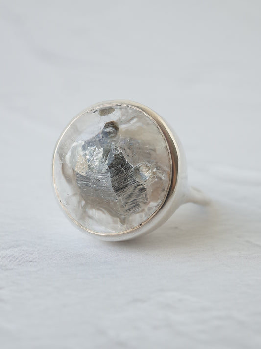Biotite in Quartz Ring