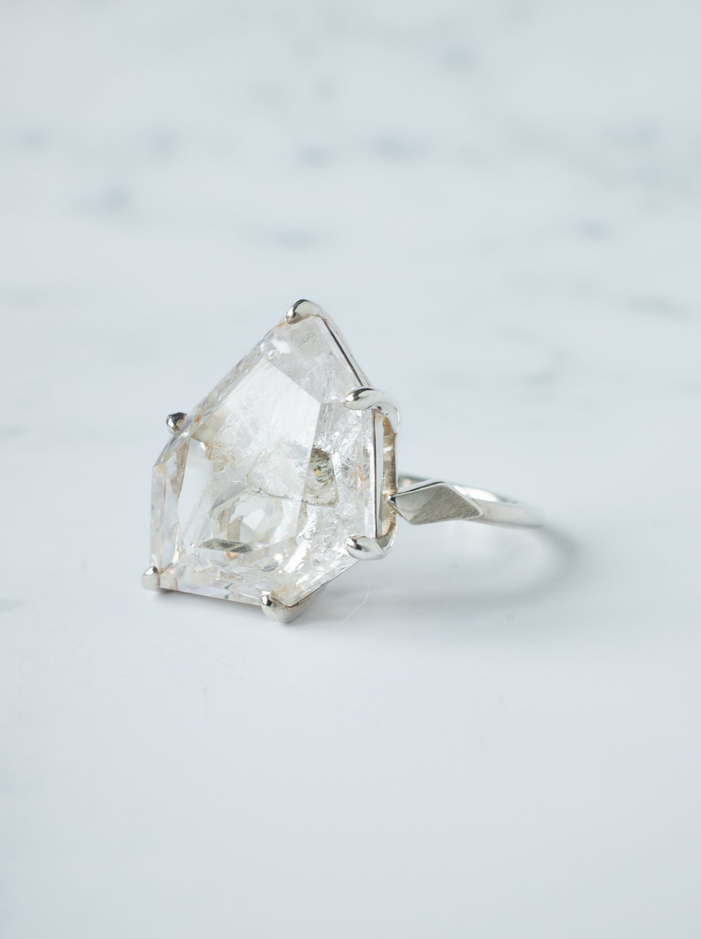 Negative Crystal in Quartz Ring / cut by CANNA