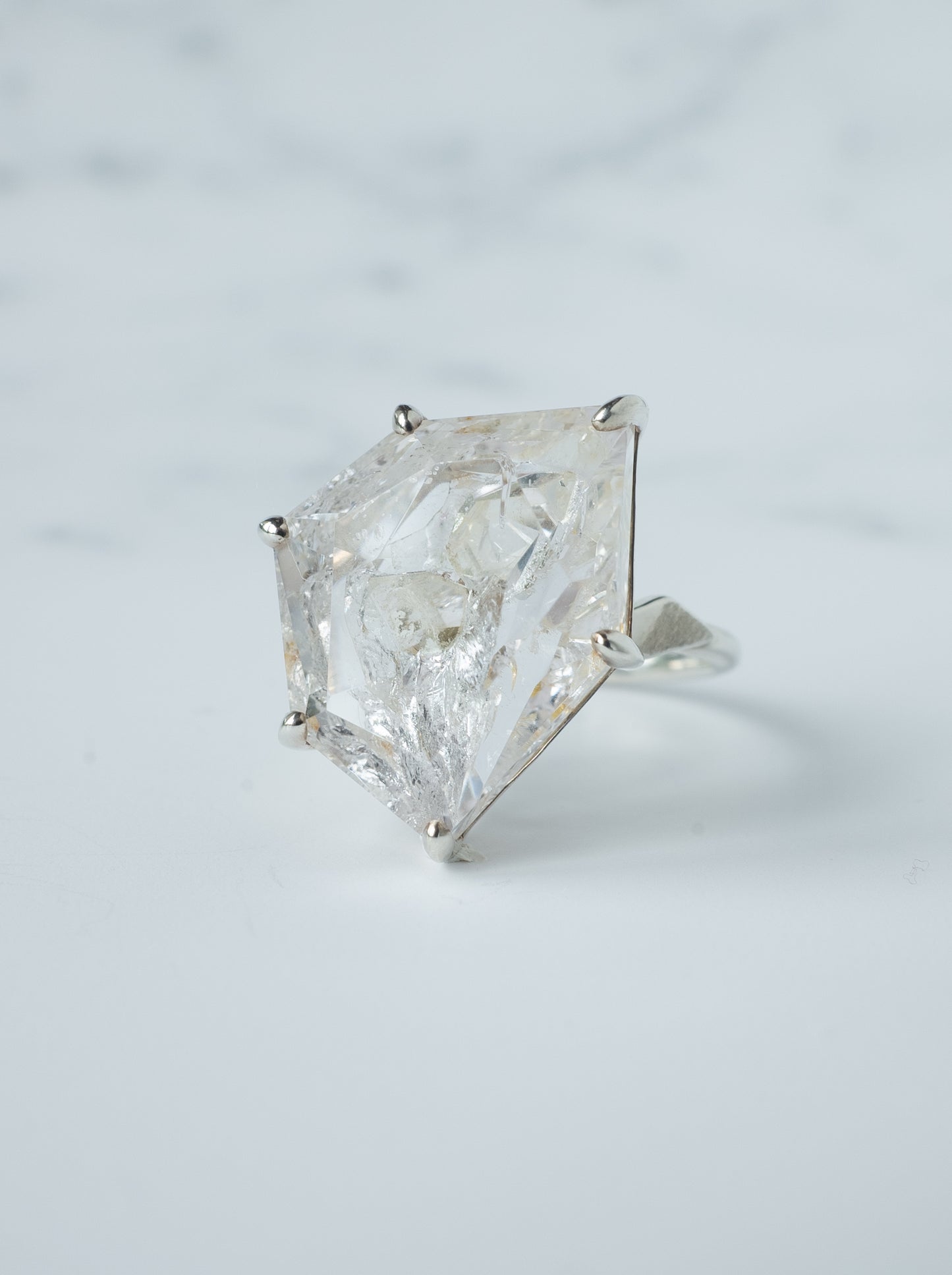 Negative Crystal in Quartz Ring / cut by CANNA