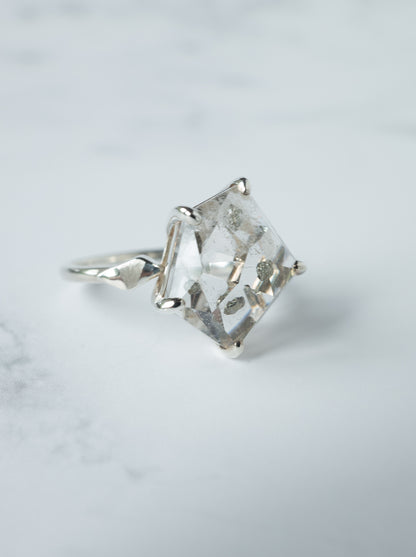 Pyrite in Quartz Ring / cut by CANNA