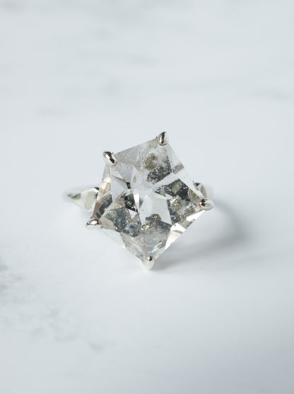 Pyrite in Quartz Ring / cut by CANNA