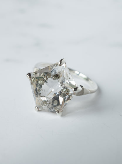 Pyrite in Quartz Ring / cut by CANNA