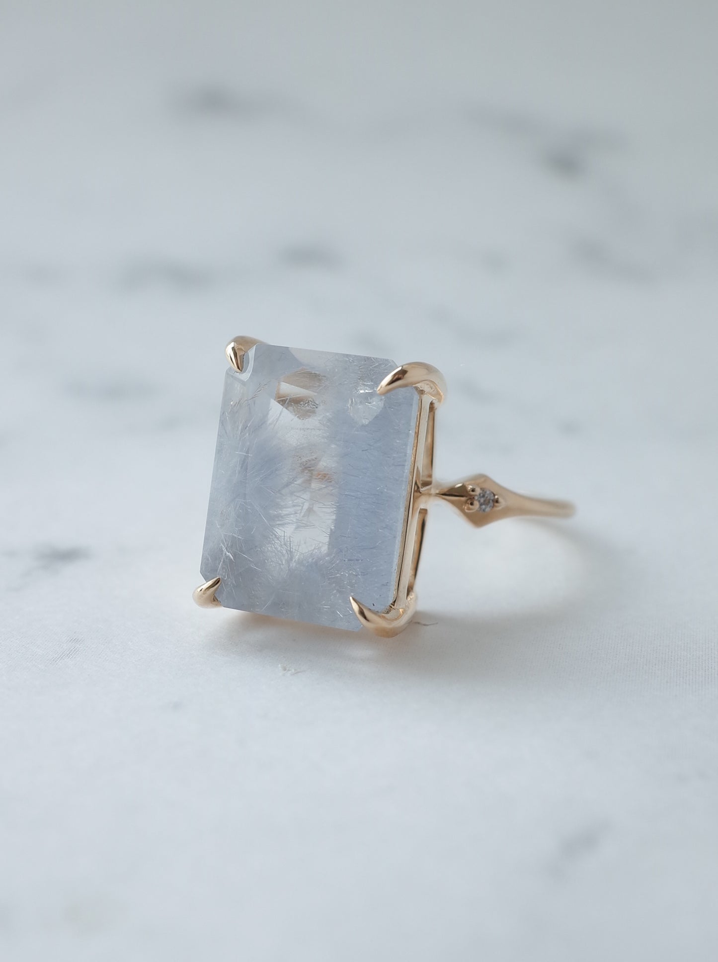 Dumorutierite in Quartz Ring cut by CANNA -2