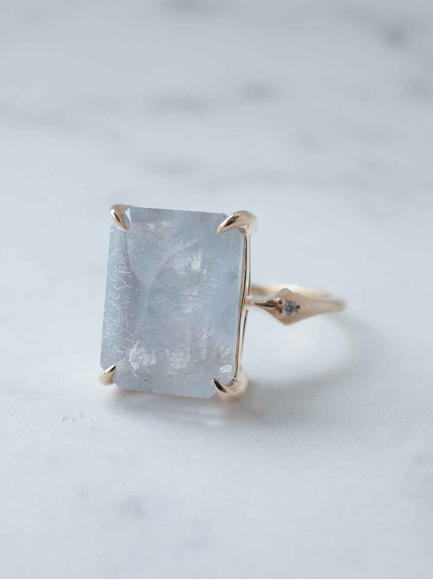 Dumorutierite in Quartz Ring cut by CANNA -2