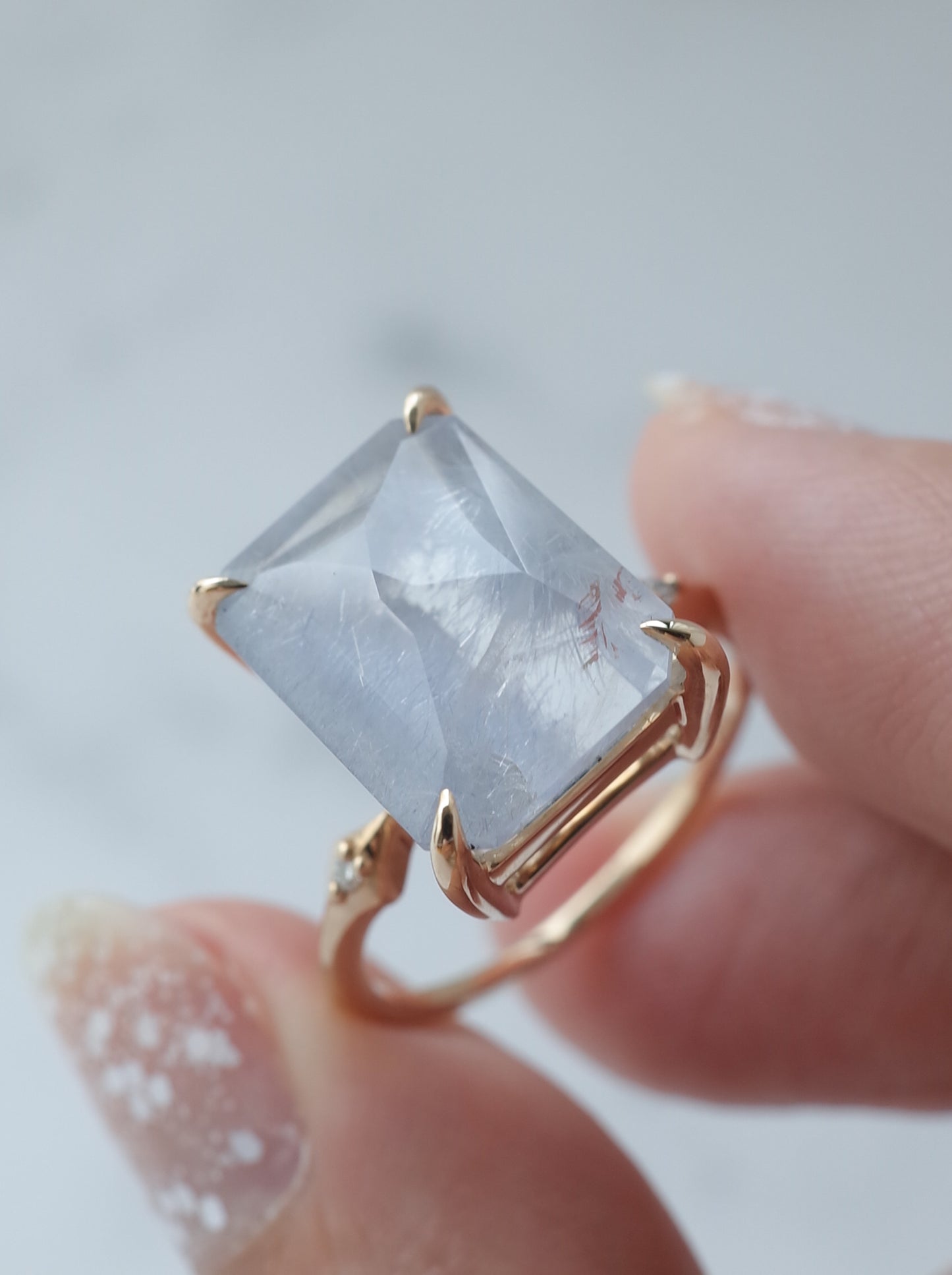 Dumorutierite in Quartz Ring cut by CANNA -2