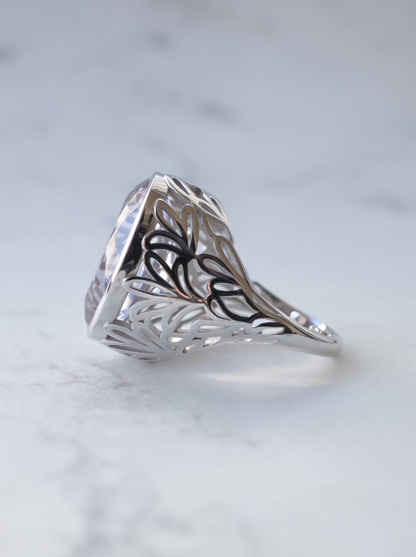 AGAPANTHUS Light Amethyst Ring