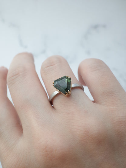 Ludwigite in Peridot Ring - 2