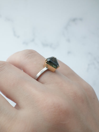 Ludwigite in Peridot Ring - 2