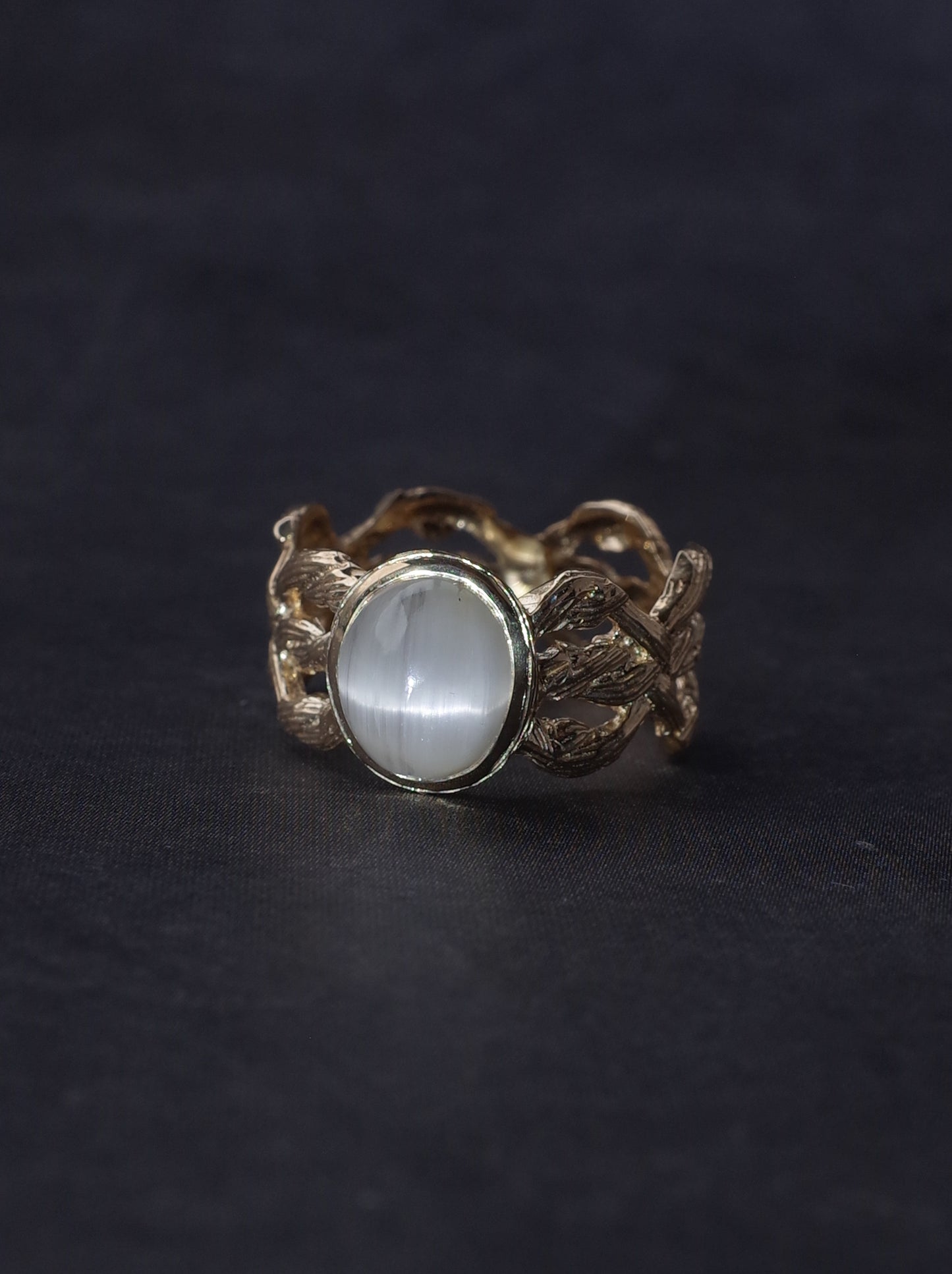 Cat`s Eye Topaz ARAN Ring - Scalloped 8