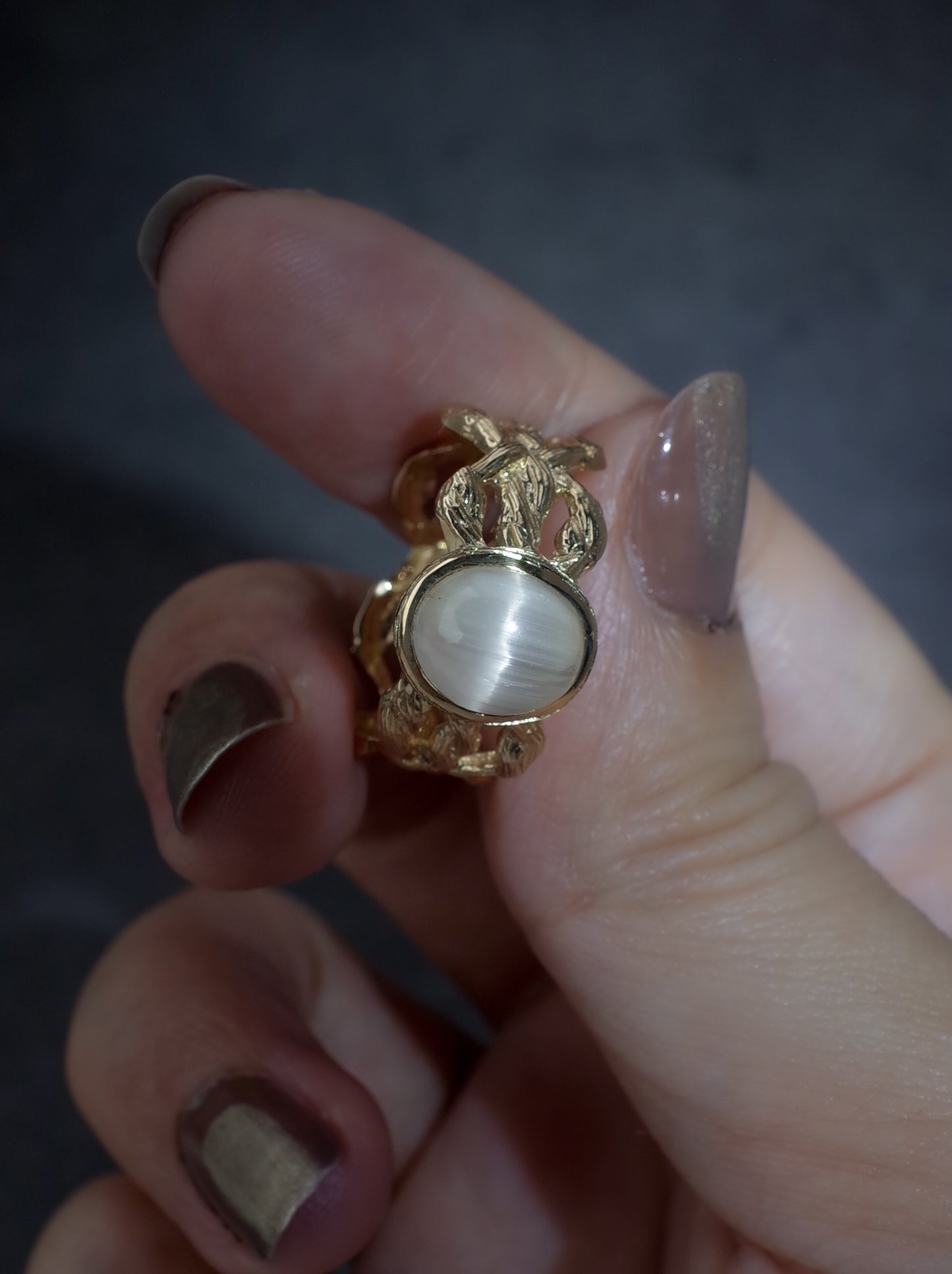 Cat`s Eye Topaz ARAN Ring - Scalloped 8