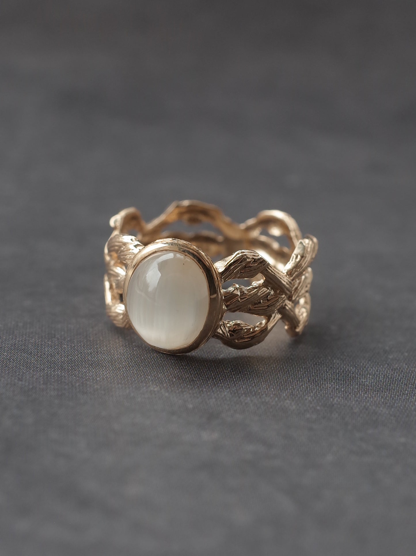 Cat`s Eye Topaz ARAN Ring - Scalloped 8