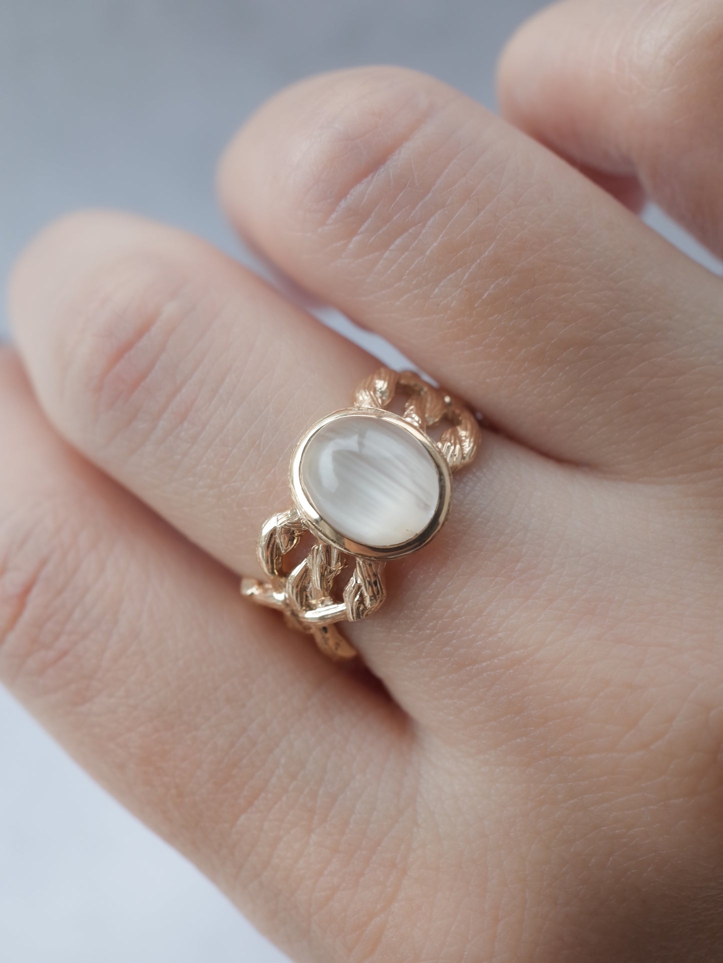 Cat`s Eye Topaz ARAN Ring - Scalloped 8