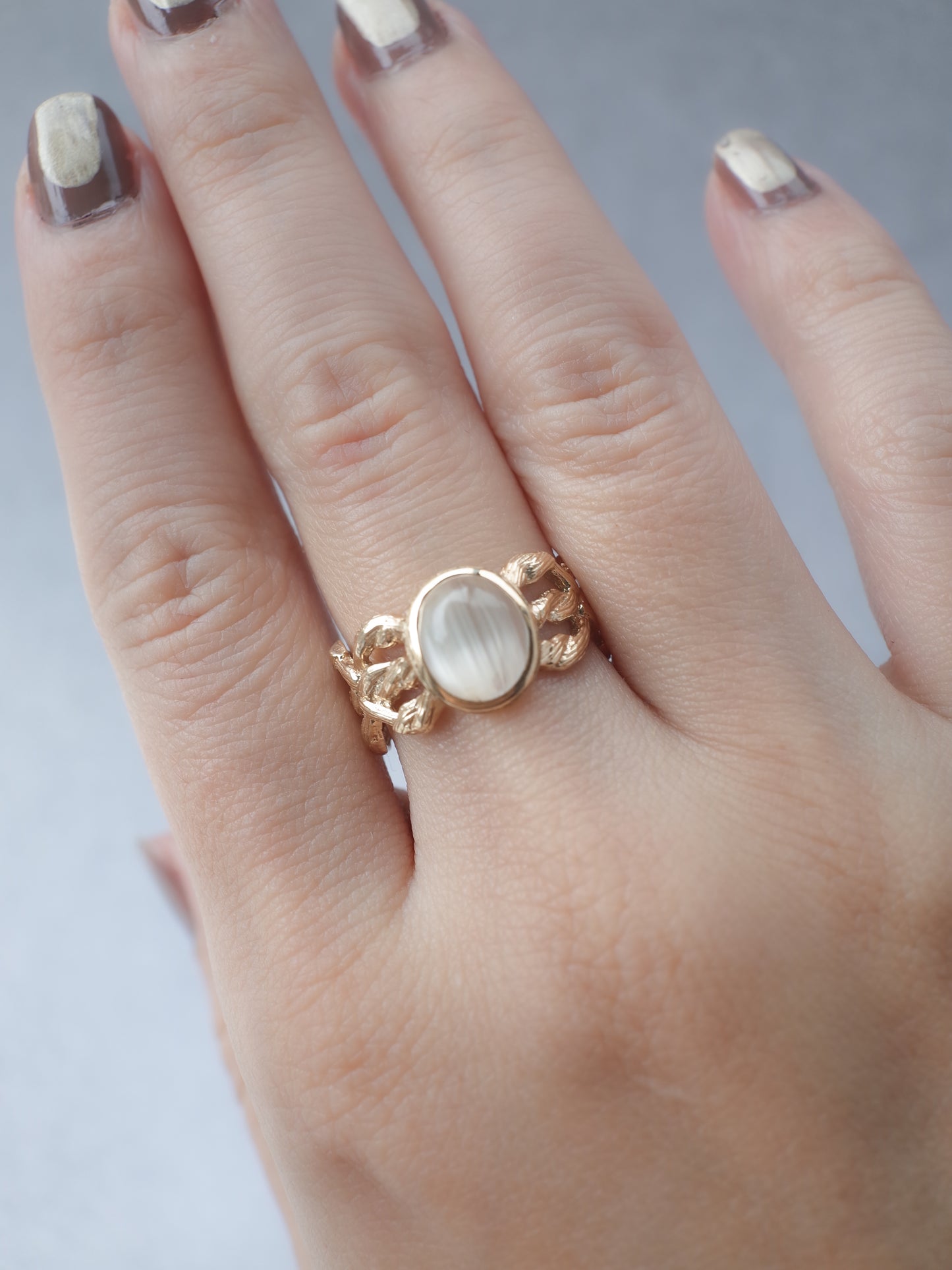 Cat`s Eye Topaz ARAN Ring - Scalloped 8