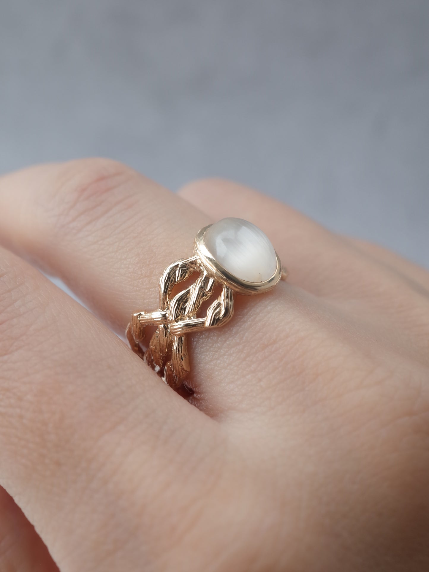 Cat`s Eye Topaz ARAN Ring - Scalloped 8
