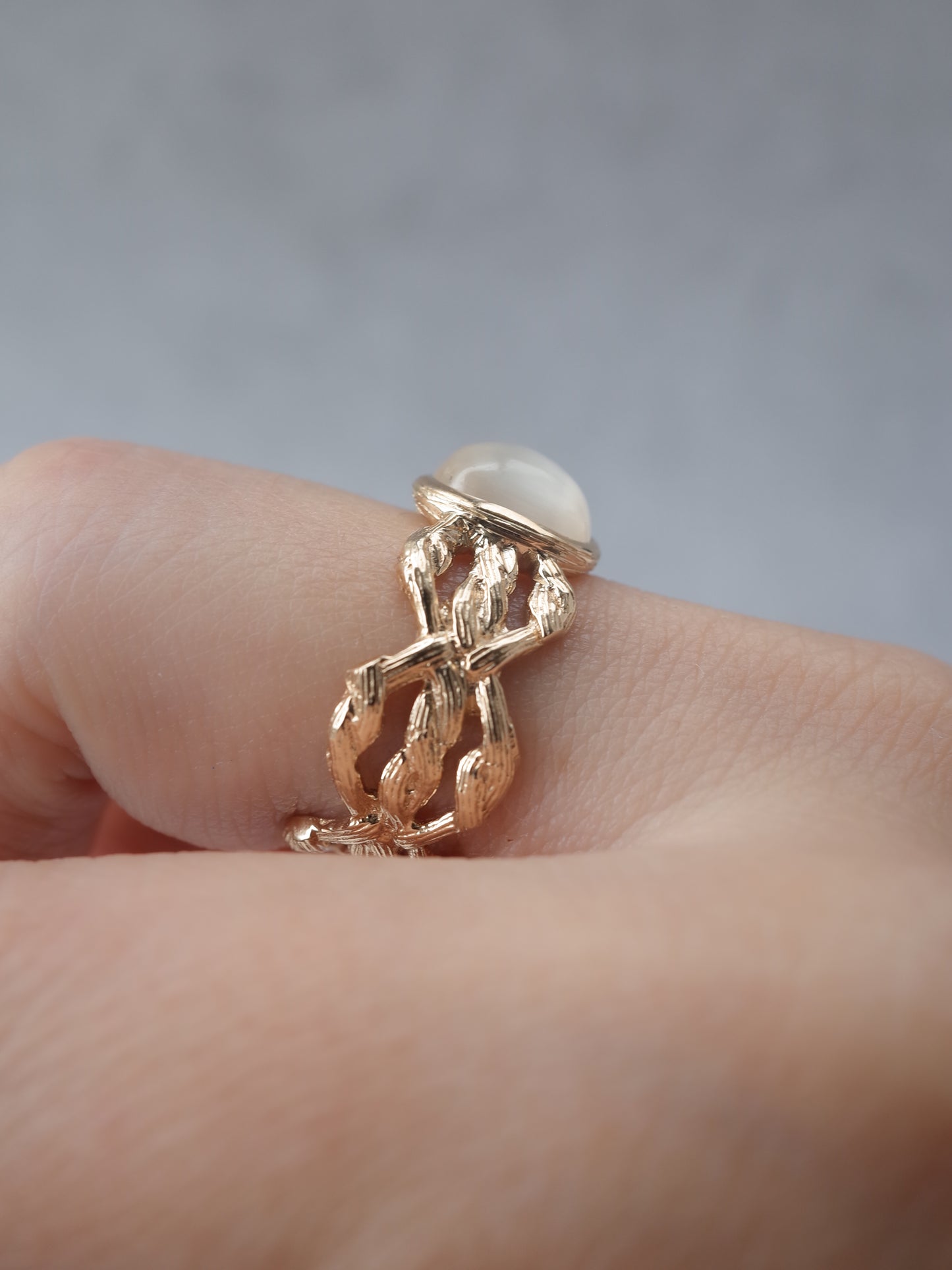Cat`s Eye Topaz ARAN Ring - Scalloped 8