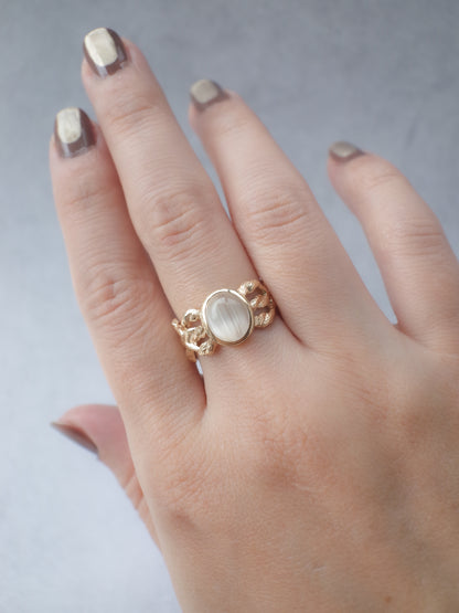 Cat`s Eye Topaz ARAN Ring - Scalloped 8