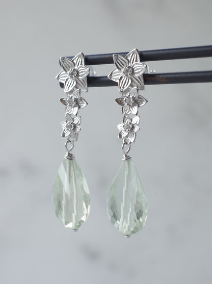 DAFFODIL stud earrings with Prasiolite