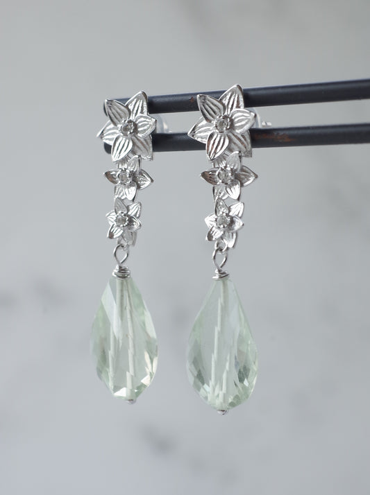 DAFFODIL stud earrings with Prasiolite