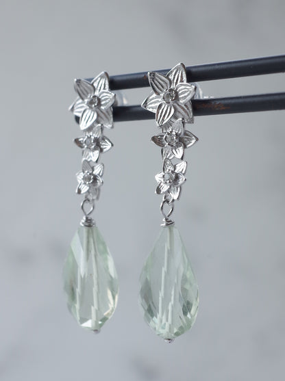DAFFODIL stud earrings with Prasiolite