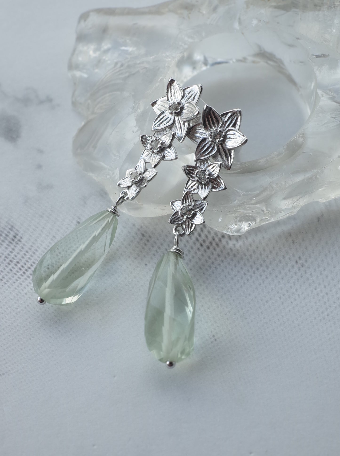 DAFFODIL stud earrings with Prasiolite