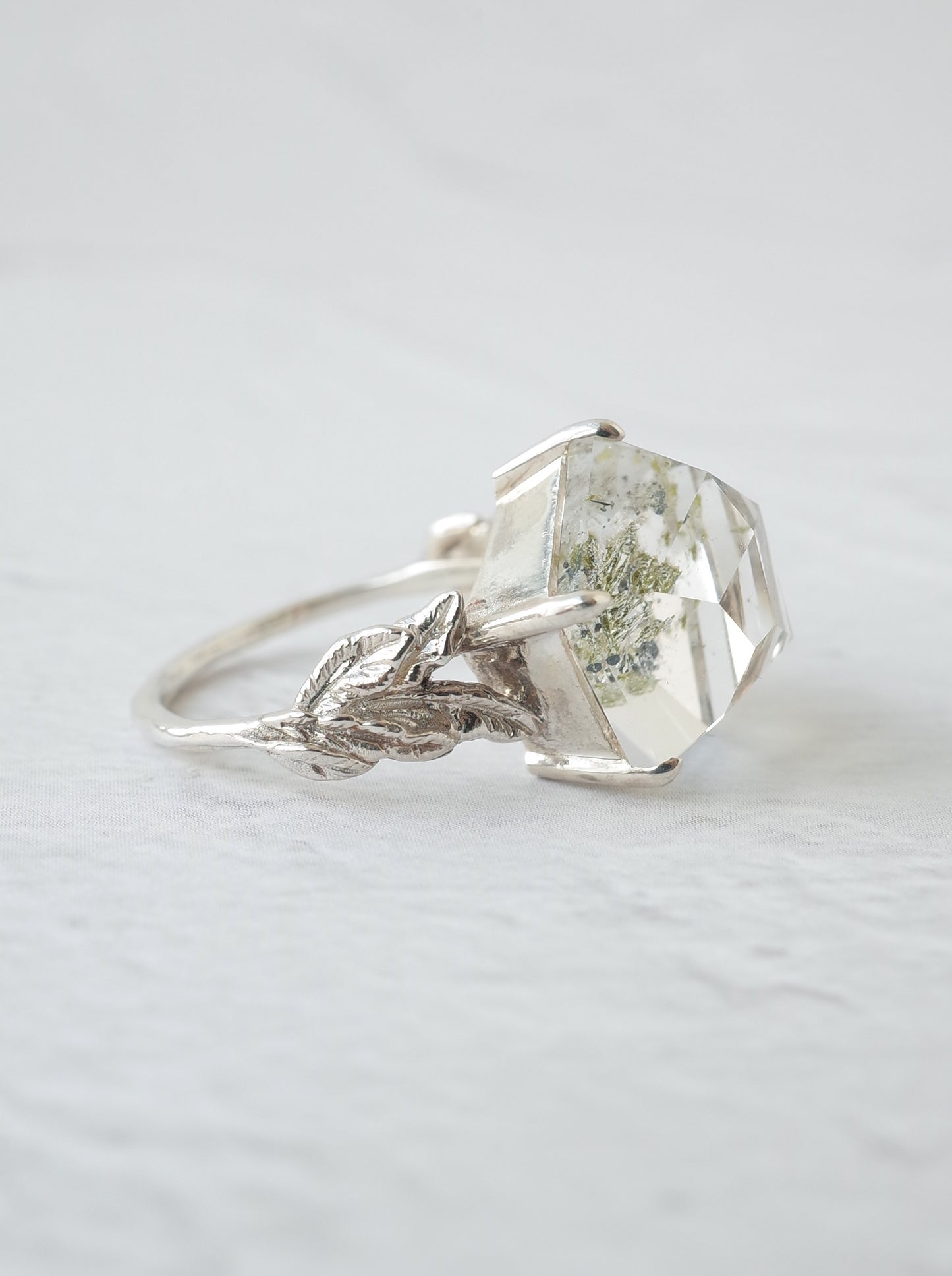Epidote in Quartz Ring  / cut by CANNA