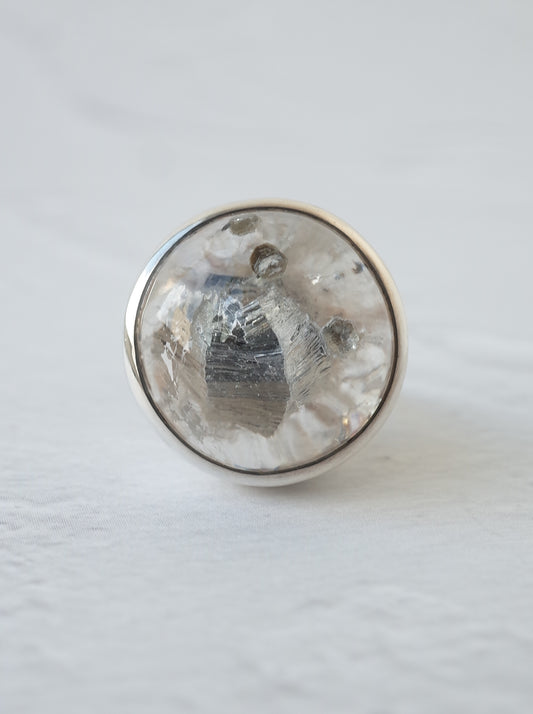 Biotite in Quartz Ring