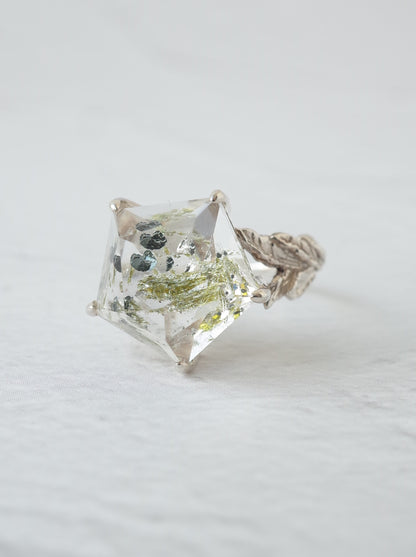 Epidote in Quartz Ring  / cut by CANNA