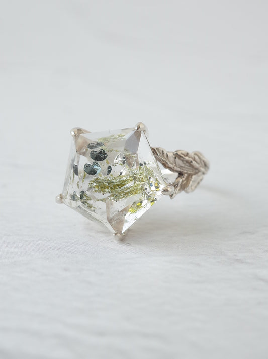 Epidote in Quartz Ring  / cut by CANNA