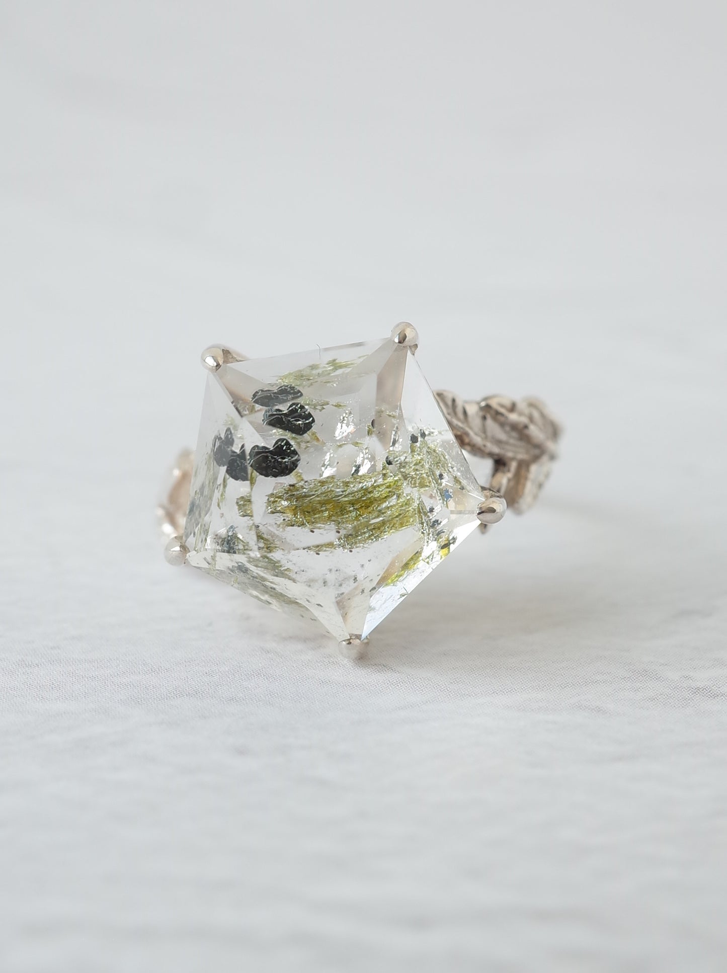 Epidote in Quartz Ring  / cut by CANNA