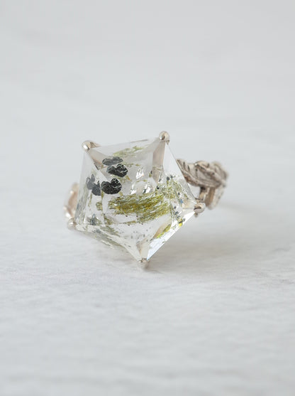 Epidote in Quartz Ring  / cut by CANNA