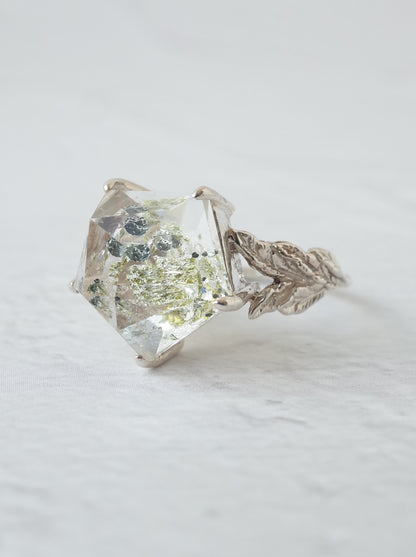 Epidote in Quartz Ring  / cut by CANNA