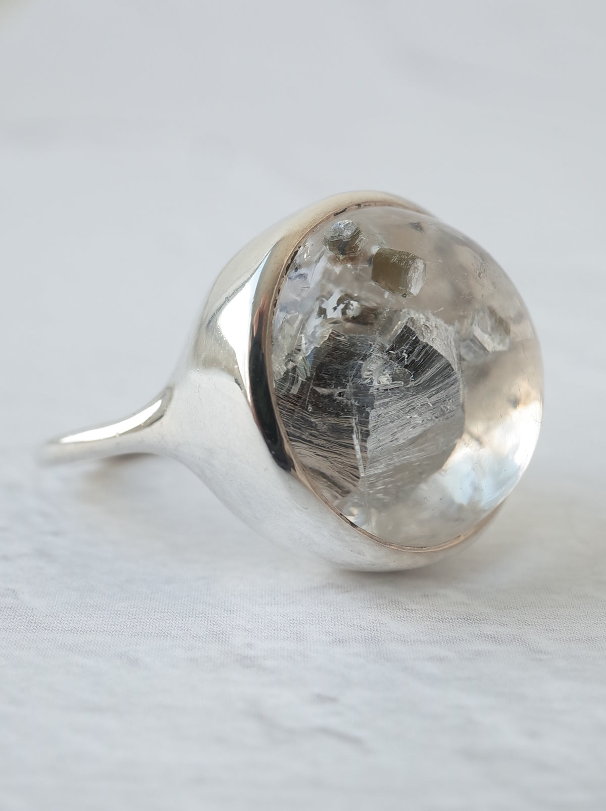 Biotite in Quartz Ring