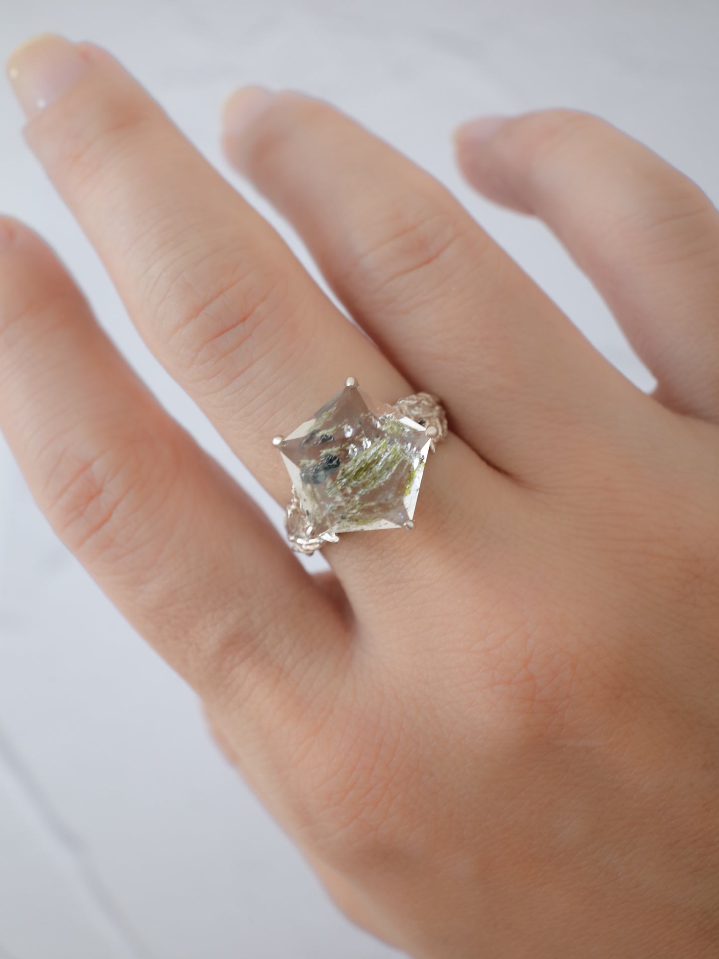 Epidote in Quartz Ring  / cut by CANNA