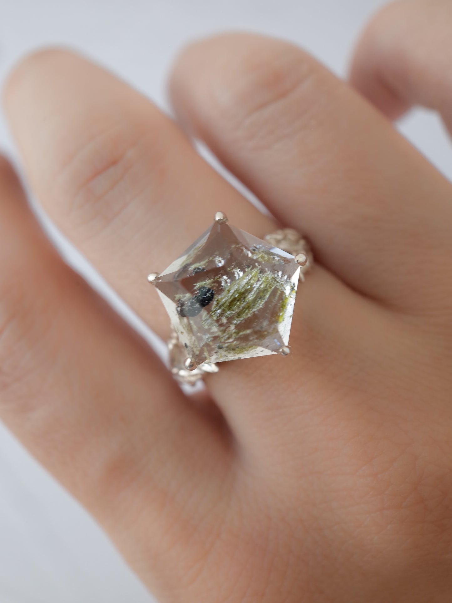 Epidote in Quartz Ring  / cut by CANNA
