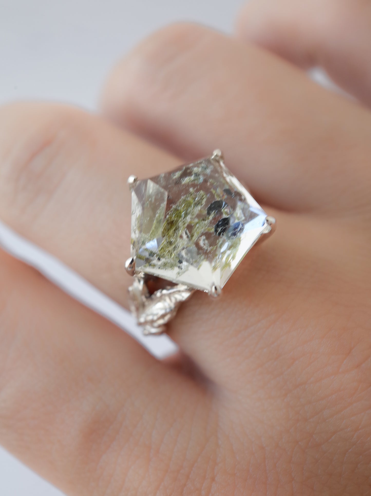 Epidote in Quartz Ring  / cut by CANNA
